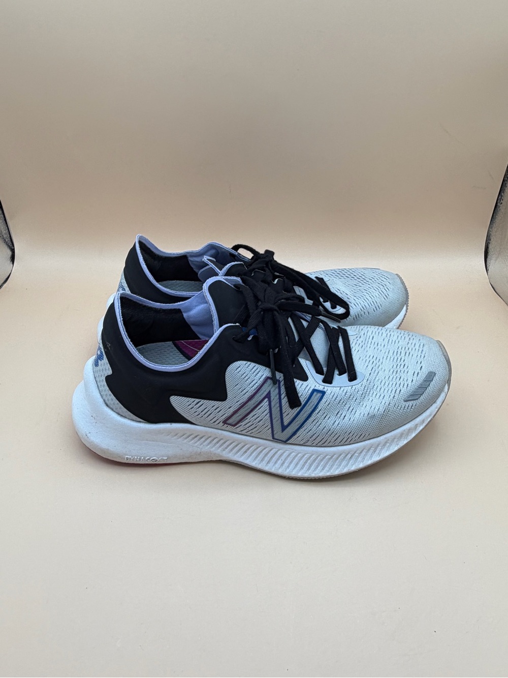 New Balance Women’s Size 6 Grey, White, Black & Blue Running Sneakers No Insoles